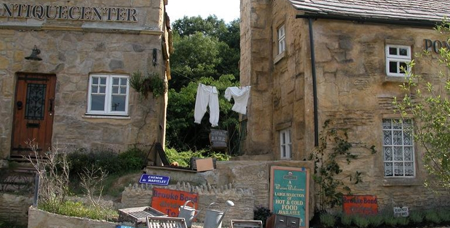 ���s�T���ɓˑR�����G�{�̂悤�ȊX����!?���̒��Ŗ��키�����̃e�B�[�^�C�� 

