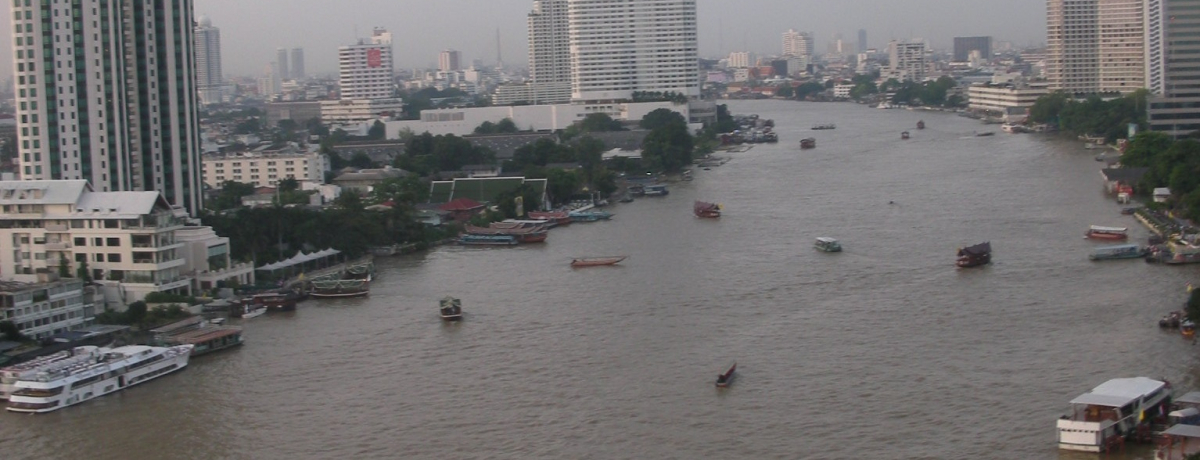 �V�����O���E�� �z�e�� �o���R�N�̃o���R�j�[�Ŋy���ރ`���I�v�����[��̌i�F