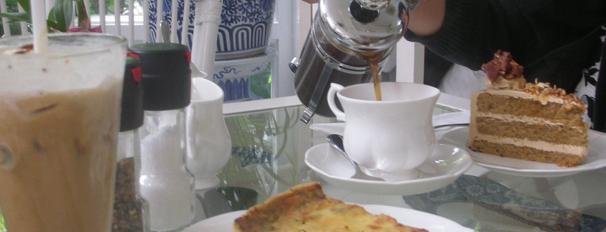 oRN̔閧̉ԉHJtFuAKRvŉC̏TeB[^CI