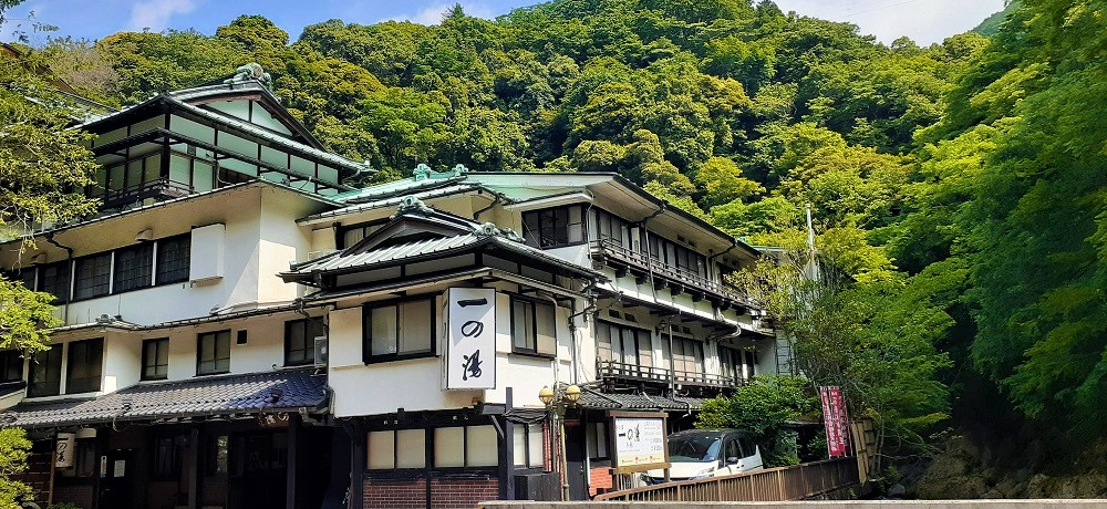 箱根の旅館でおこもり！箱根塔の沢一の湯本館の露天風呂付客室