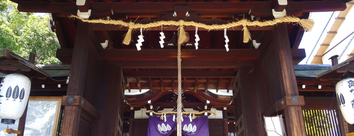 ���s�Ƒ��̋��ځu���P�v�Œn���Ɉ��������j���߂��闷