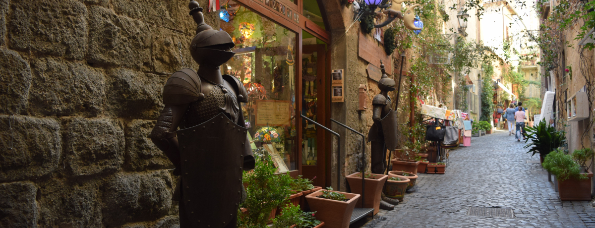 HƖ̕ɁIC^A̐EussuIBG[gv