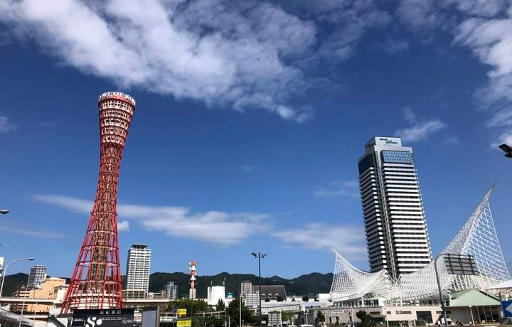 �_�˂̊X���݂���]�I�����h�}�[�N�u�z�e���I�[�N���_�ˁv�̖���