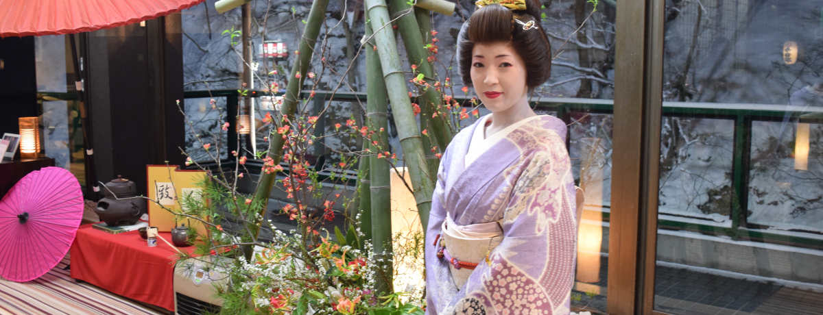 ���̌|�W������������I��Áu���R����v���ґ�ȉ���X�e�C