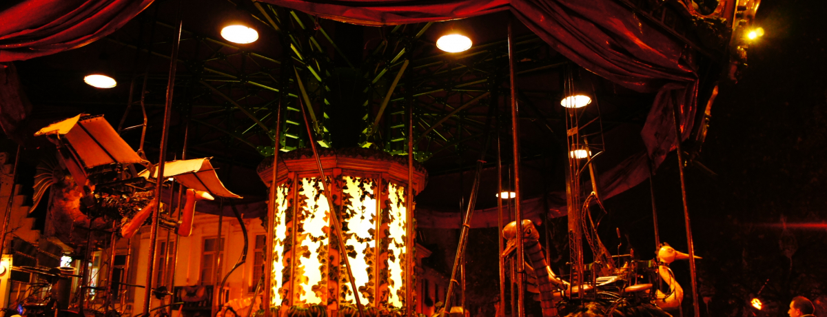 �l��������!?�t�����_�[�X�̌��Ə���u�A���g���[�v�v�s���ό�