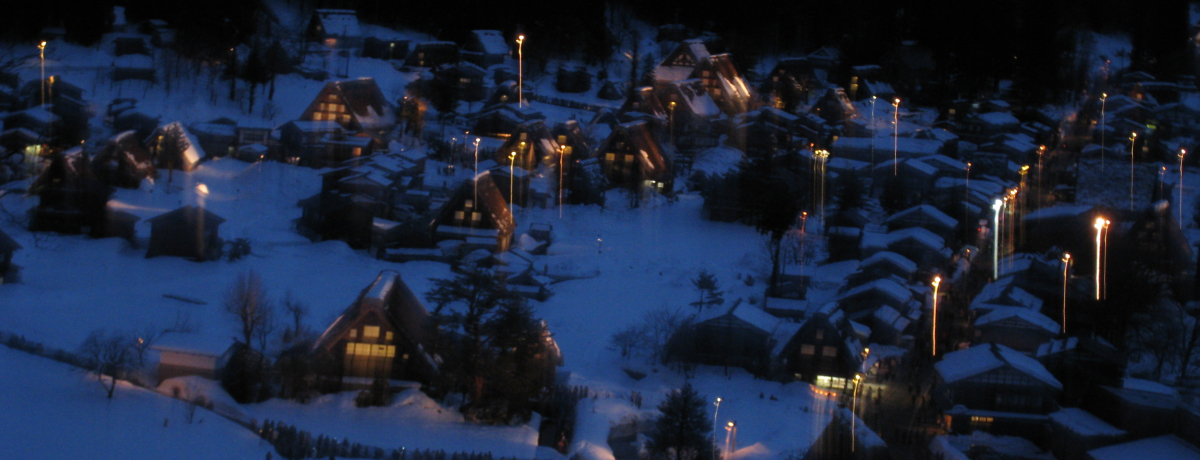 ����ɕ����яオ�鐢�E��Y�u���싽�v���C�g�A�b�v���ꂽ���z�I�ȕ��i�͂܂�ŊG�t���I