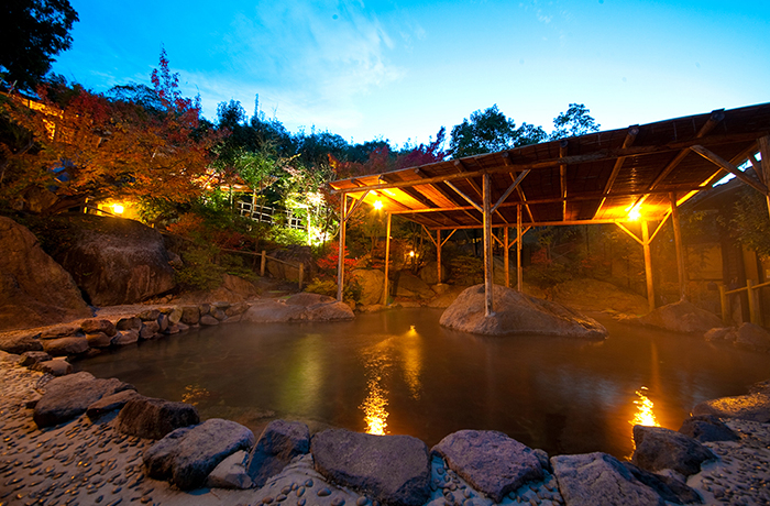 񂹂񌧂̒ꁕRXphIuˎRv͌тɈ͂܂ꂽB