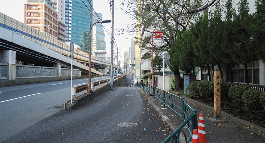 �ĊJ���Ŏp���ς�铌���E���z��̍s����ƊE�G�j�Ղ߂���