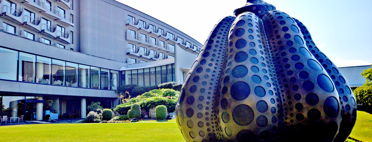 �O�d�u�^���T�u���z�e�������]�[�g�v������ґ�ɉ߂����Ɉ�