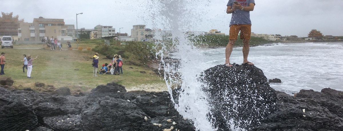 �厩�R�̕����ɂт�����I��p�O�΁i�|���t�[�j�̕��C