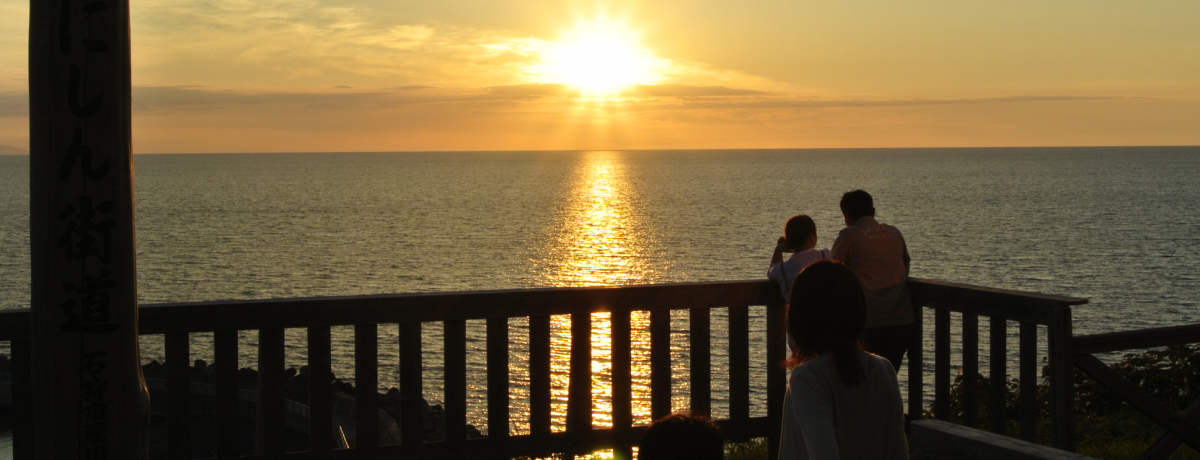 kCEΎu[ǌcv͂̕ɕ܂铹̉wI