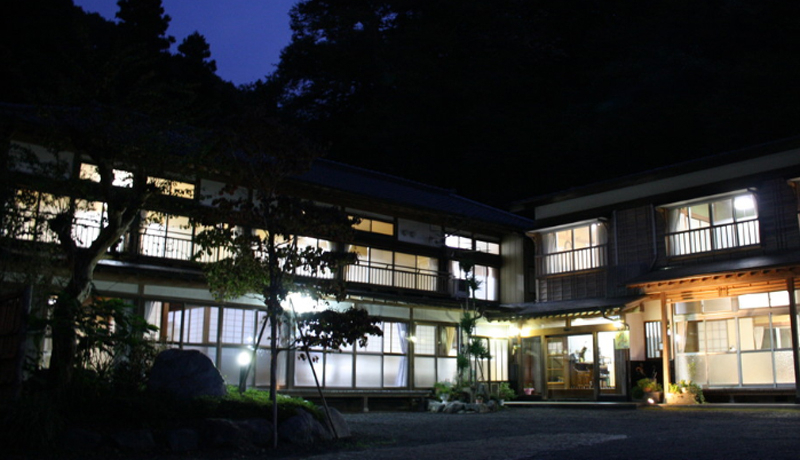 쉷uRcفv300N̗jƔH̏h