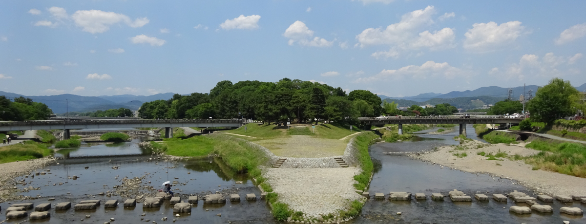 ���s�̐��ӂ𖞋i�I�u����f���^�v�͑�l���q�����y���߂鋆�ɂ̌e���̏�