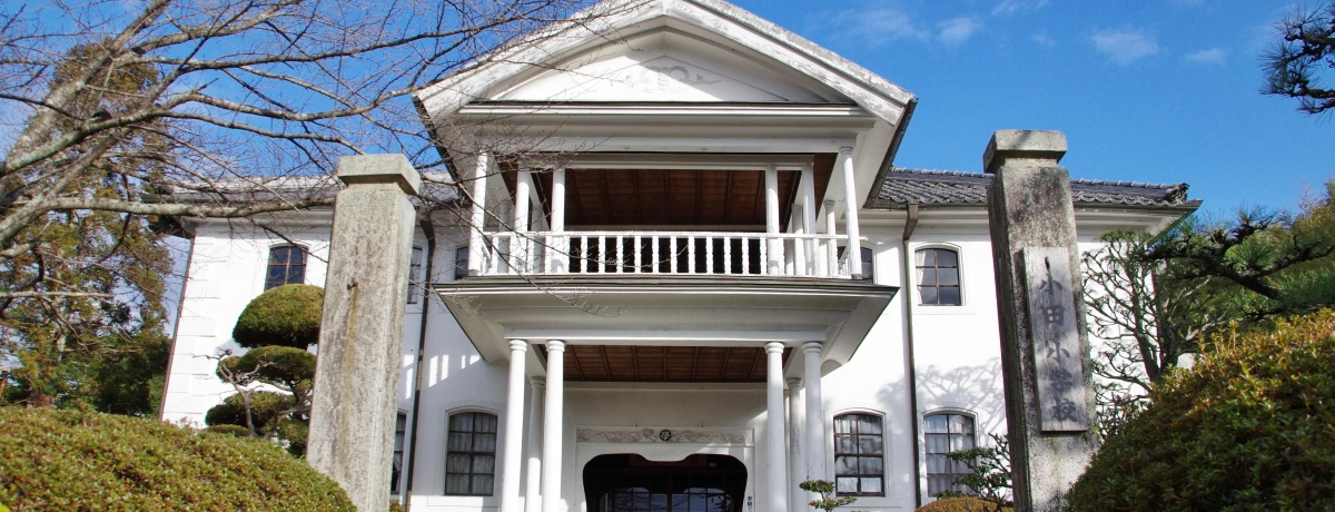 �ɉ�̗��j�I�������u�j�Ջ����L���v�Ɓu�����c���w�Z�{�فv