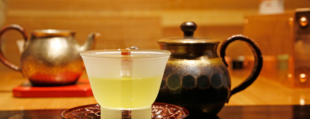 �y�m�����u�����J�l�G�C�v�ő��㒃�𖡂키�B�V���E����̉B�ꒃ��