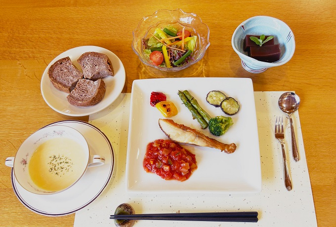 �ɓ������̃z�e���Ńt�@�X�e�B���O�̌��I���J���H���ă��j���[�Ƀ`�F���W