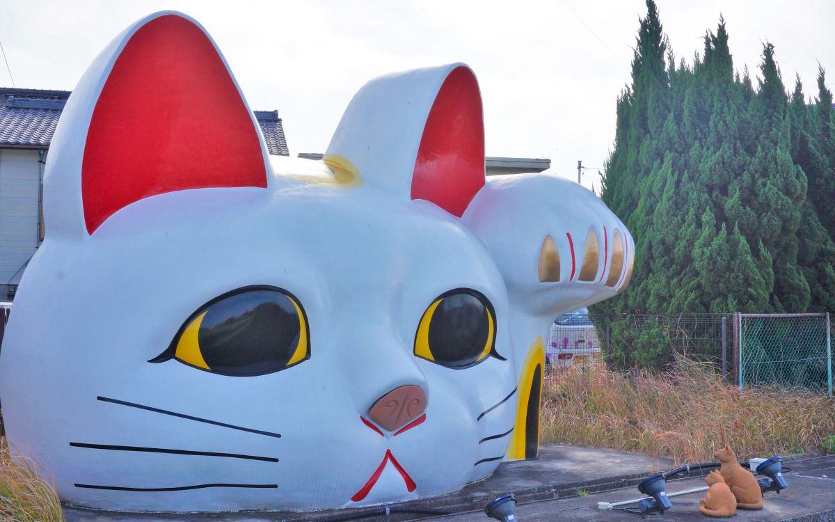 巨大招き猫がお出迎え！愛知県の焼き物の町「常滑」 | 愛知県