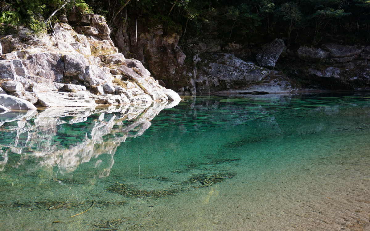 川のある風景 色鮮やかな静内川 | 北海道ミライノート