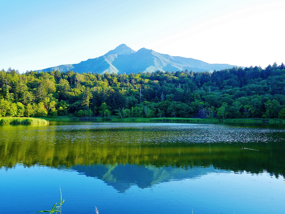 逆さ利尻富士の絶景に会える！北海道利尻島「姫沼」散策 | 北海道
