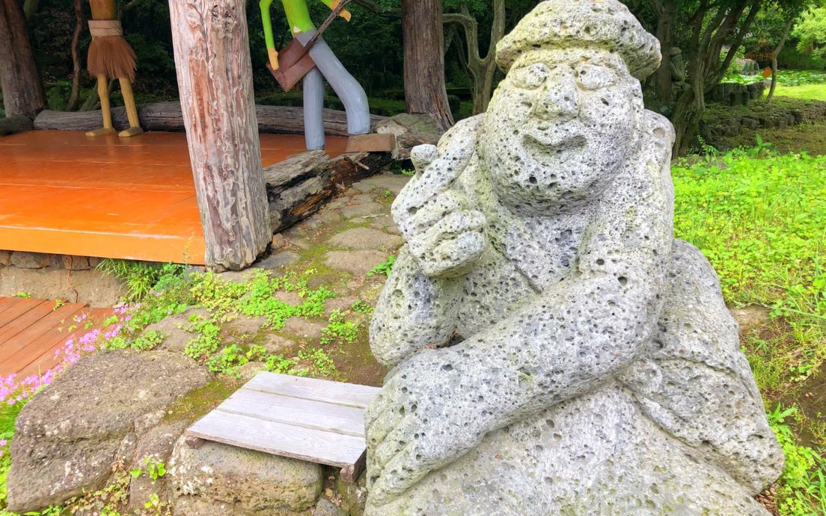 チェジュ島の守り神がユニーク!?一度は行きたいトルハルバン公園
