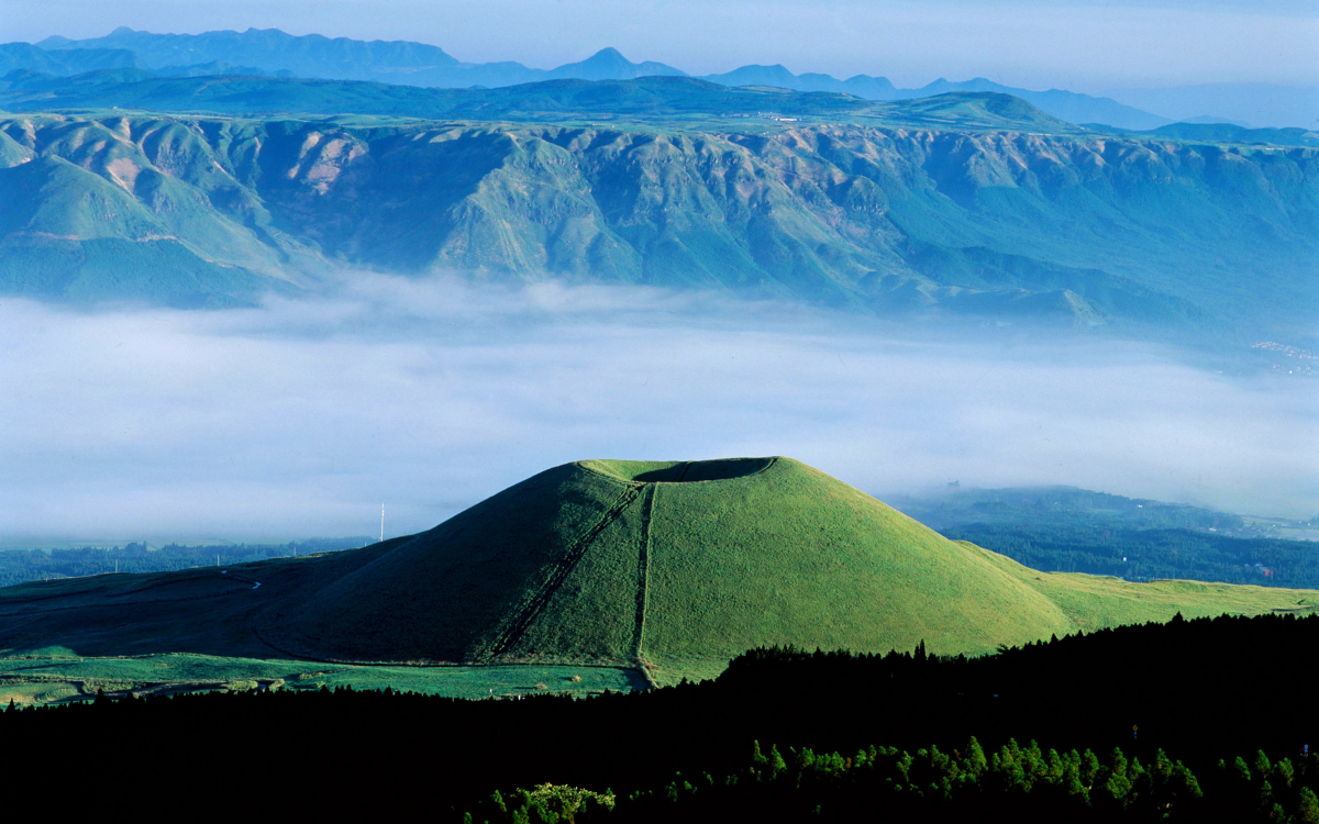 まるで緑のビロード！熊本・阿蘇で絶対見るべき絶景5選 | 熊本県