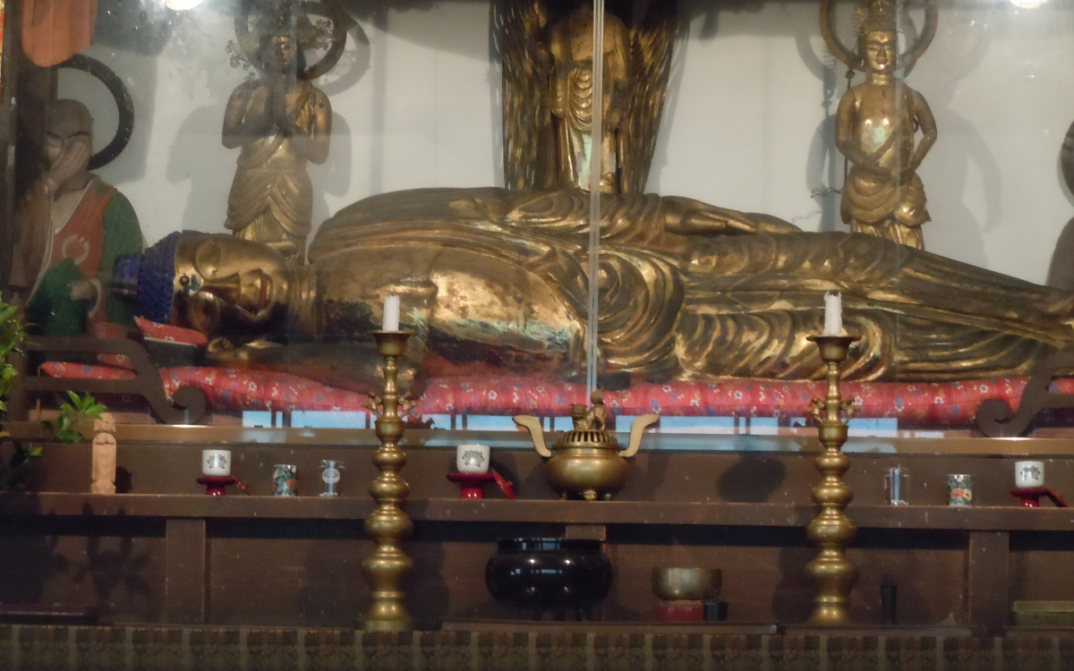 霊場で寝ている!?日本三大寝釈迦像！静岡県河津町「涅槃堂」 | 静岡県