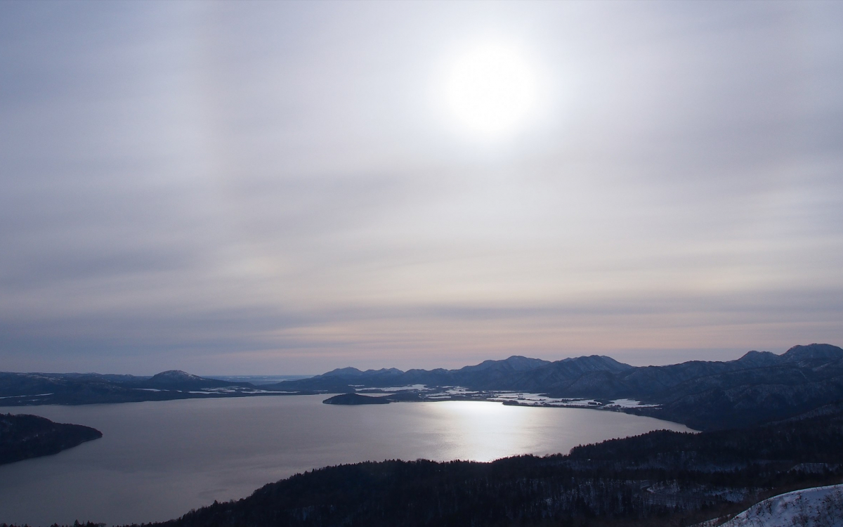 美幌峠から見た屈斜路湖の絶景！北国の冬の風物詩は必見 | 北海道