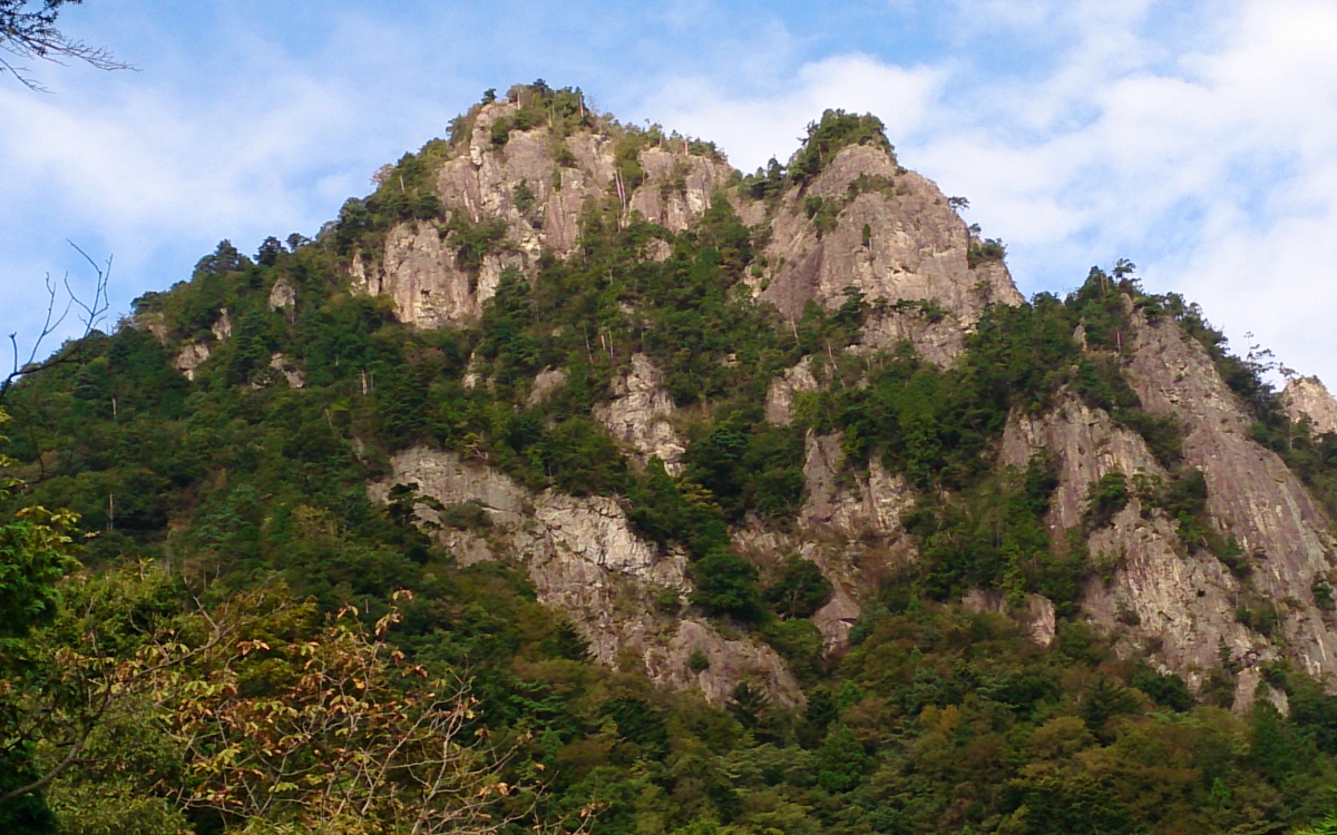岩場か一般ルートか、選ぶのはあなた！楽しい雪彦山(姫路)登山 | 兵庫 