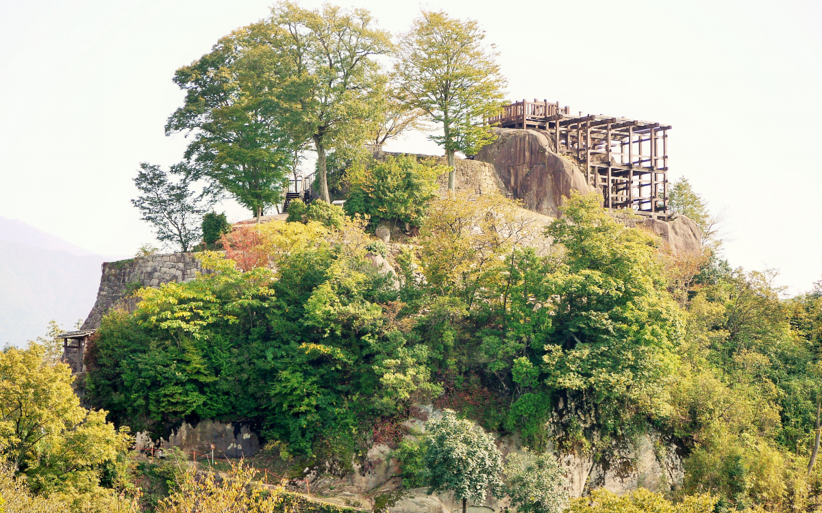 岐阜中津川「苗木城跡」は巨岩に築かれた龍伝説が残る天空の城 | 岐阜