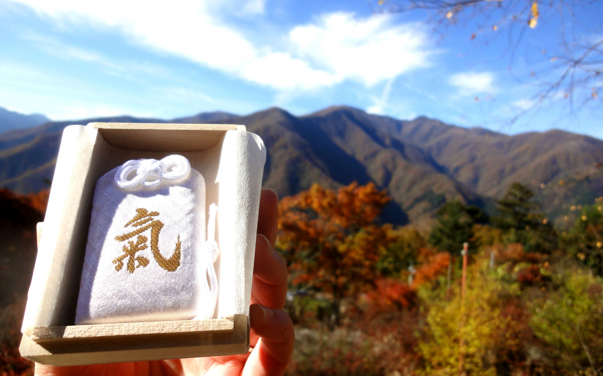 毎月1日限定！浅田真央選手も持つ 秩父三峯神社「白い氣守り」 | 埼玉