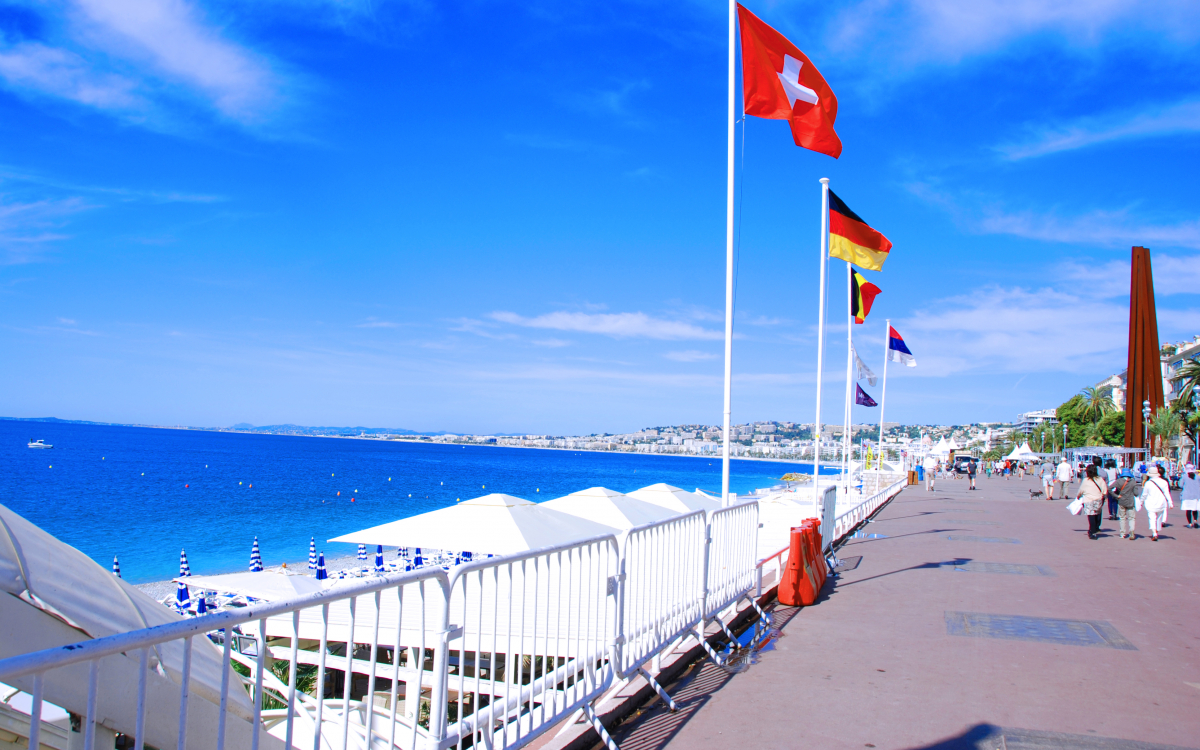 7kmにも渡る絶景ビーチ！紺碧海岸・南仏ニースで地中海バカンスを