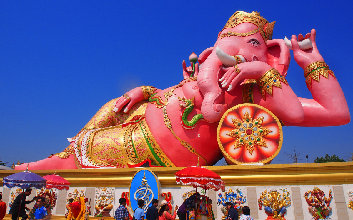 速効で夢が叶うピンクの象!?タイ「ワットサマーンラッタナーラーム