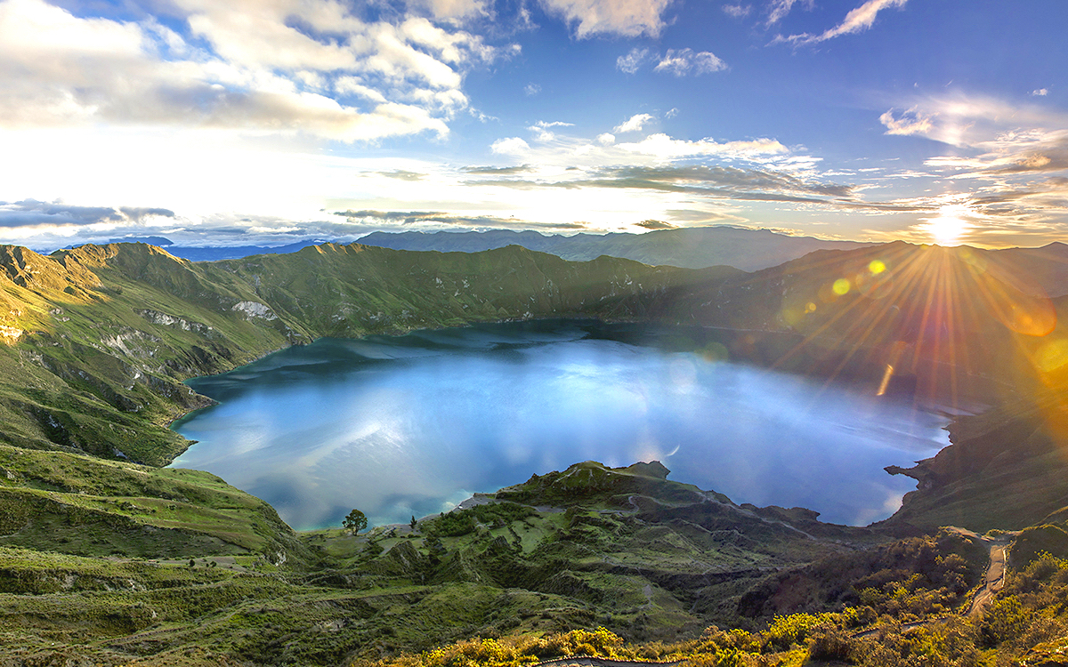 エクアドル標高3900mに浮かぶ神秘のカルデラ湖「キロトア