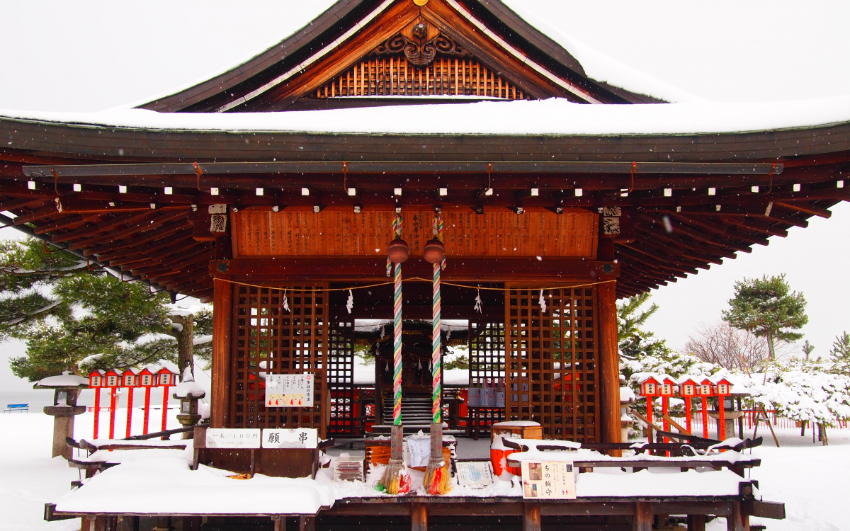 曇天に笑う 唐崎神社 木札エコストラップ コルクコースター 曇天火 10点セット 曇天に笑う』モデル地！近江の景勝地「唐崎神社」は雪景色がいい