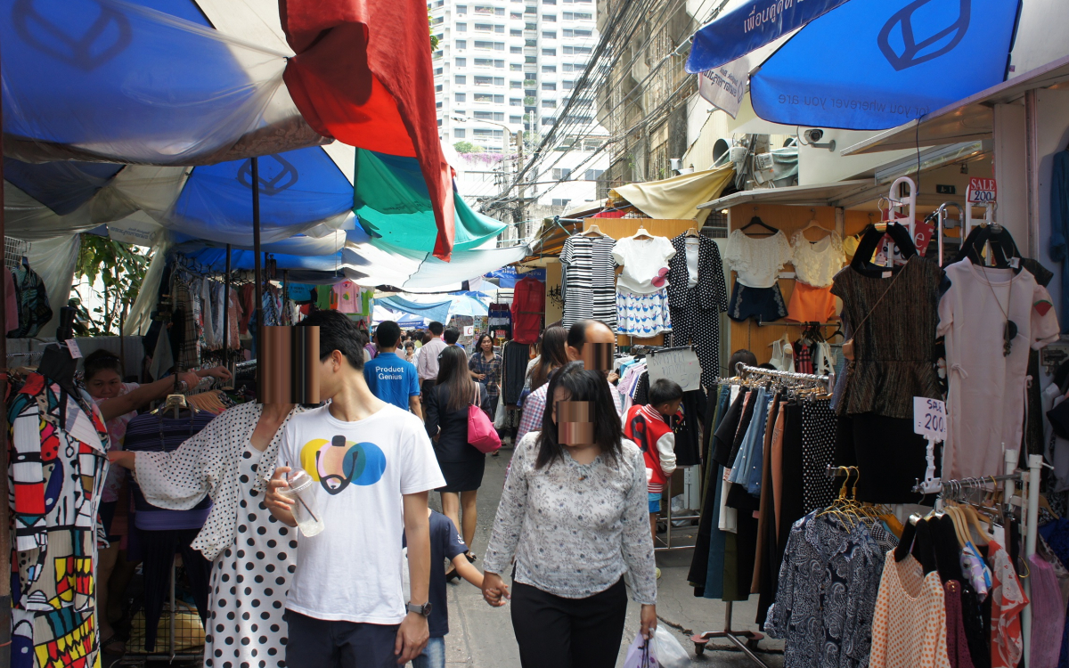 平日昼間のオフィス街に出現！バンコク「OL市場」でグルメ＆ショッピング | タイ | トラベルjp 旅行ガイド