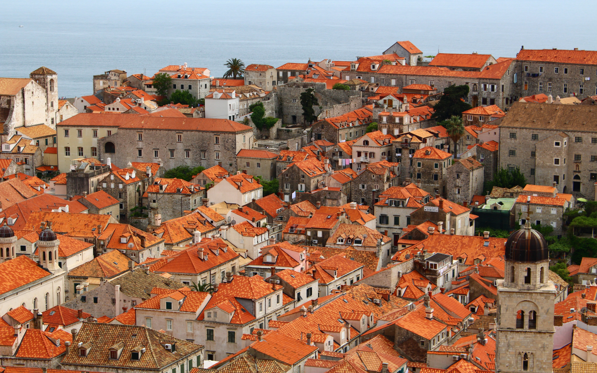 メロウグラスさんの赤い屋根の街並み アドリア海に映える赤い屋根が美しい！ドブロヴニクの歩き方