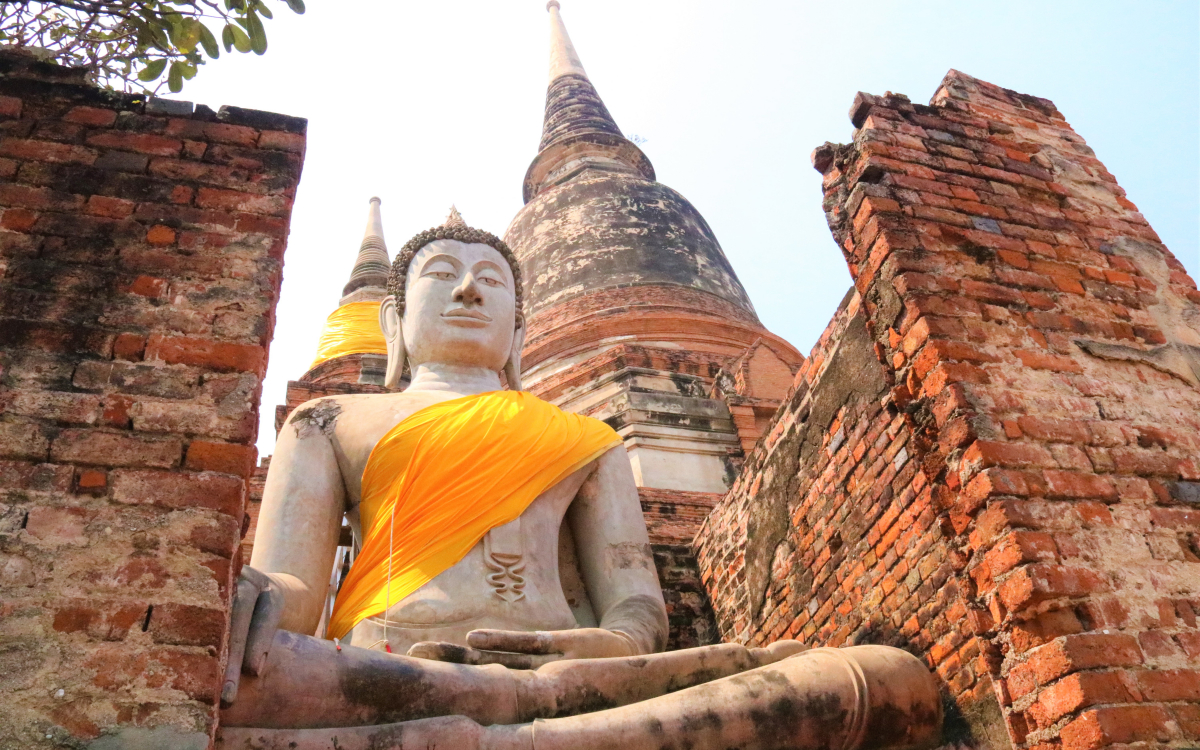 タイの勝運パワースポット！ワット・ヤイ・チャイ・モンコン遺跡に登