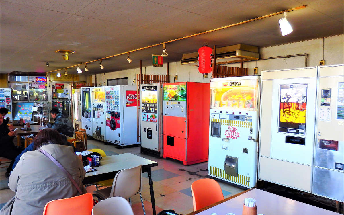 レトロ自販機の聖地！群馬「ドライブイン七輿」が絶滅危惧種すぎる