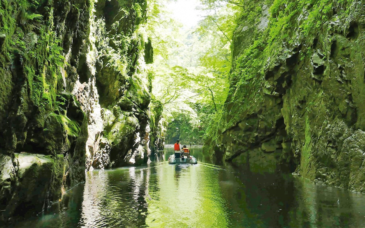 これは東北の高千穂峡？山形・三淵渓谷絶景ボートツーリング | 山形県