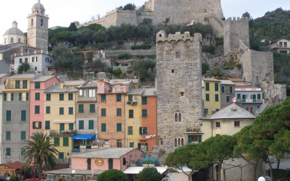 イタリアの世界遺産ポルトヴェーネレ！絶景リヴィエラ海岸への出発点