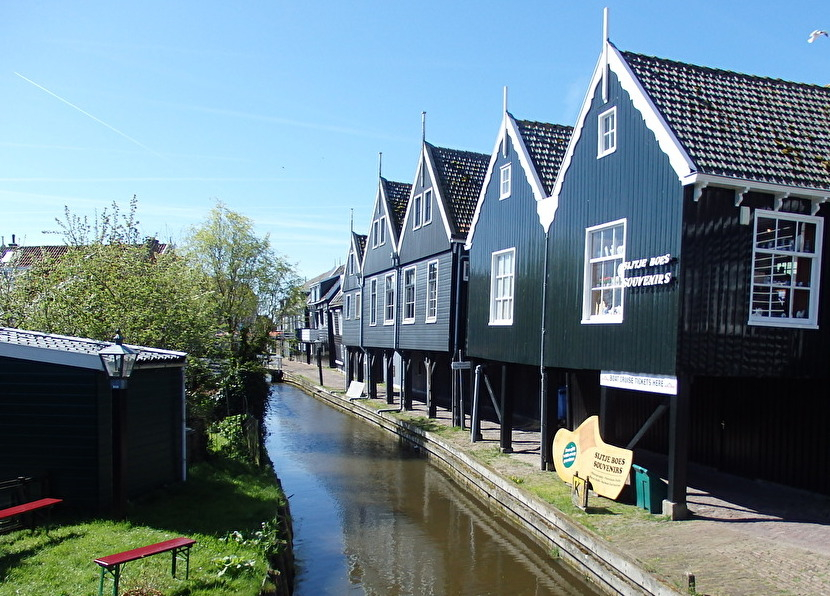 マルケル湖に浮かぶオランダの小さな島「マルケン島」 | オランダ