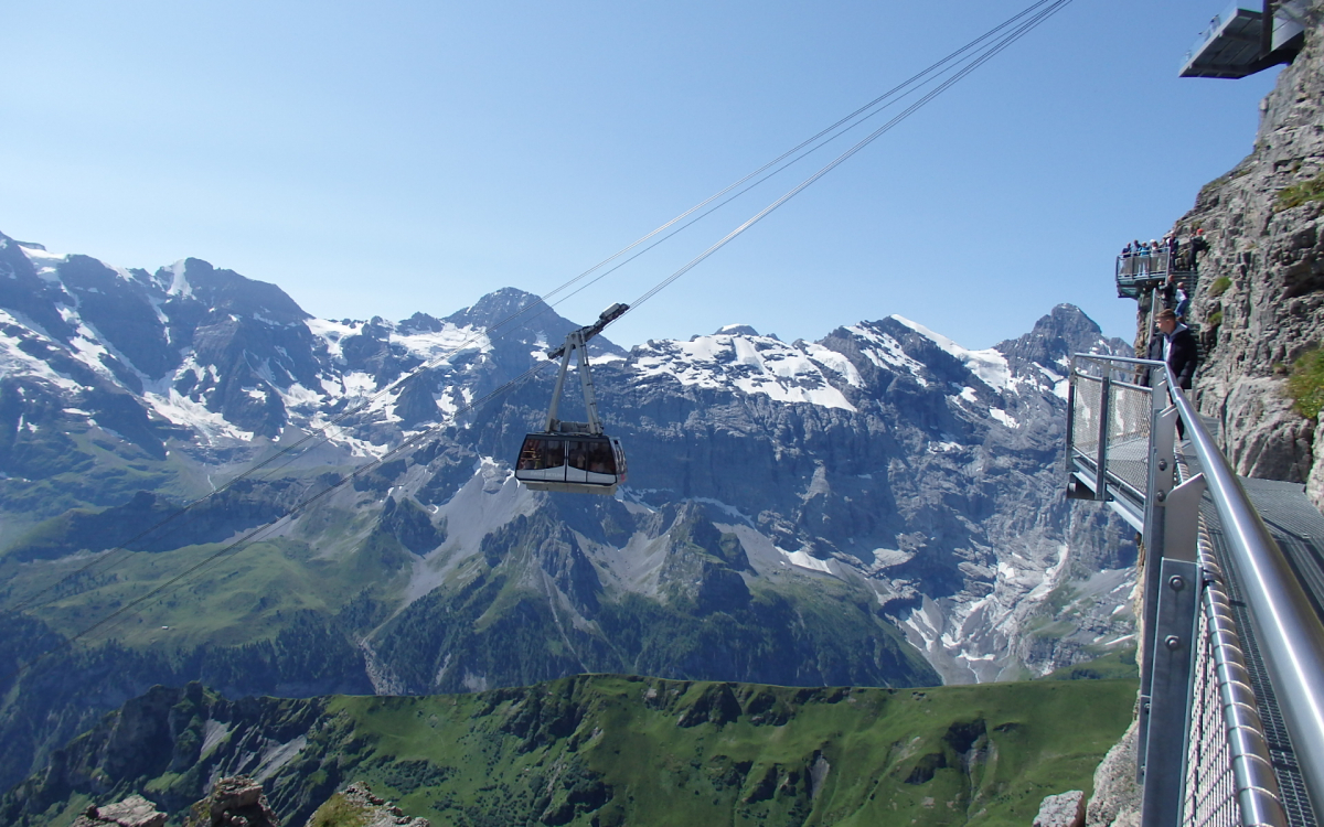 花の村ミューレンから映画007の舞台「シルトホルン展望台」へ | スイス