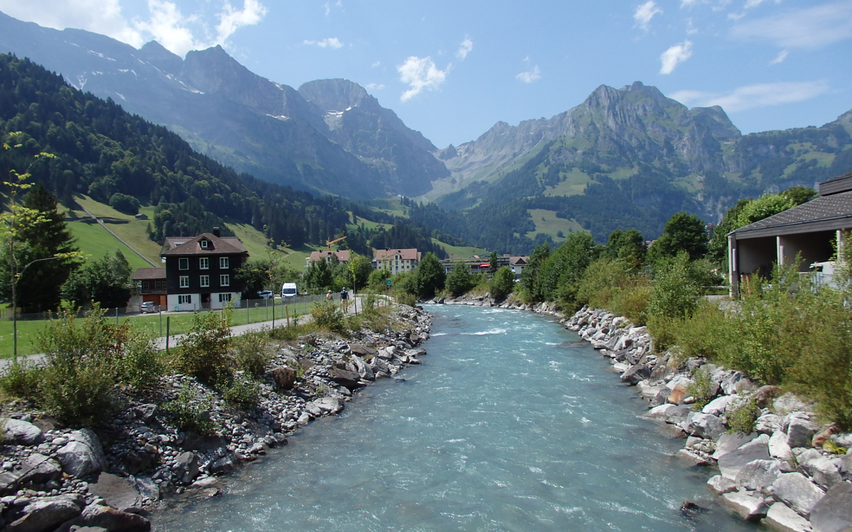 スイスのリゾート地「エンゲルベルク」ティトリス山麓の見どころ
