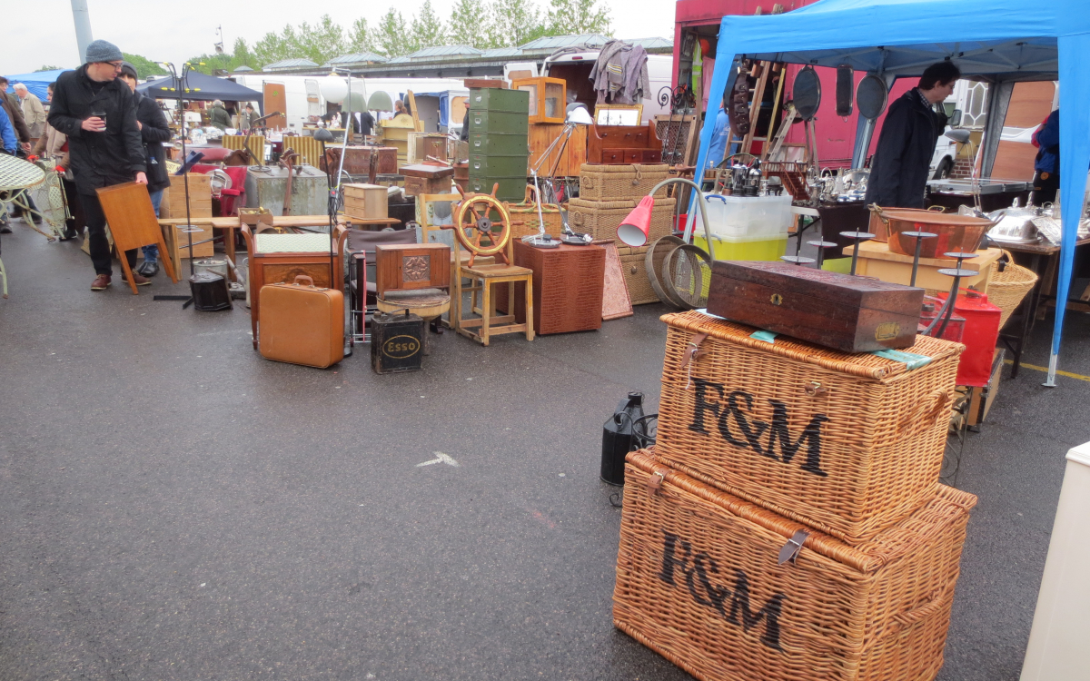 ロンドン・巨大アンティーク蚤の市「サンブリー・マーケット」攻略法