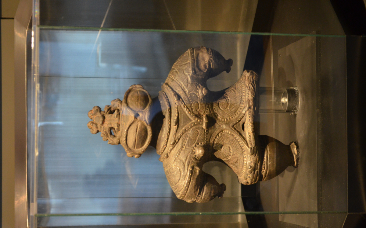 縄文晩期の最後を飾る津軽「亀ヶ岡土器文化」遮光器土偶は中空だった