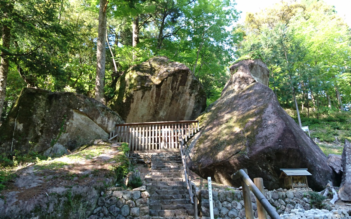 太古の不思議なパワーを感じる！岐阜県下呂市「金山巨石群」 | 岐阜県