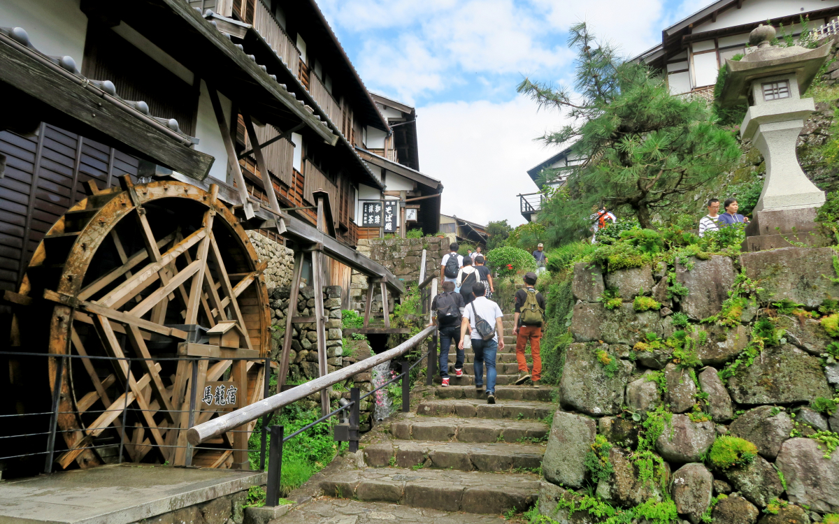 馬籠峠越え！石畳が残る歴史の古道・中山道木曽路の馬籠宿～妻籠宿を