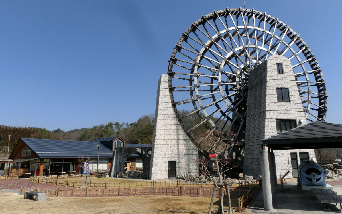 日本一大きな水車が目印！岐阜「道の駅 おばあちゃん市・山岡」 | 岐阜