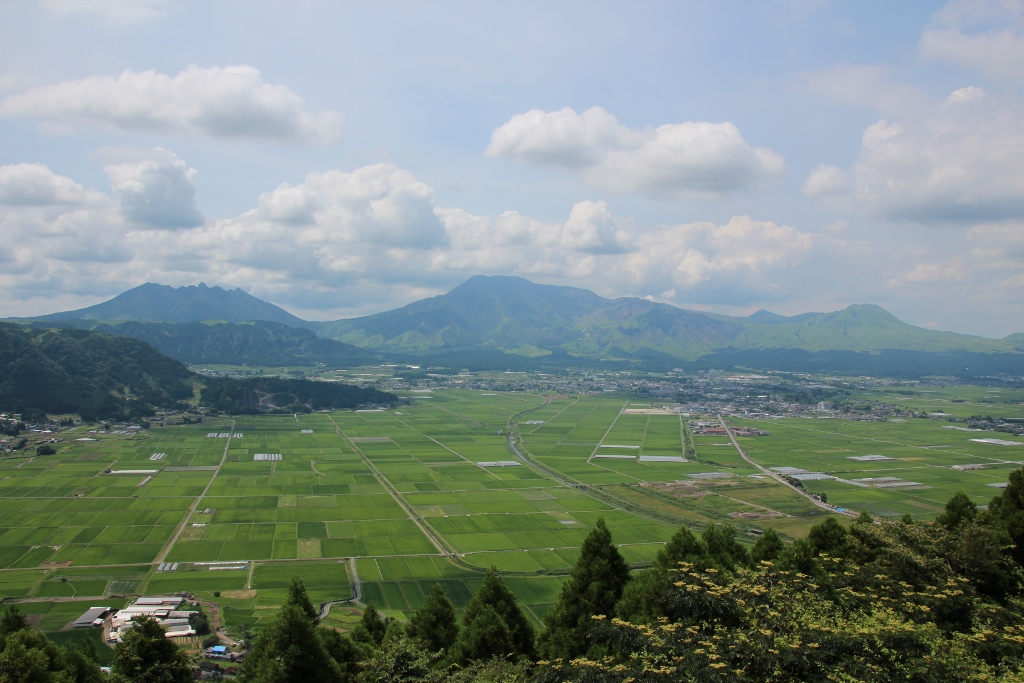 “阿蘇五岳”とずっと一緒「やまなみハイウェイ」熊本県〜瀬の本高原から城山展望台までドライヴ〜 | 熊本県 | トラベルjp 旅行ガイドのサムネイル画像