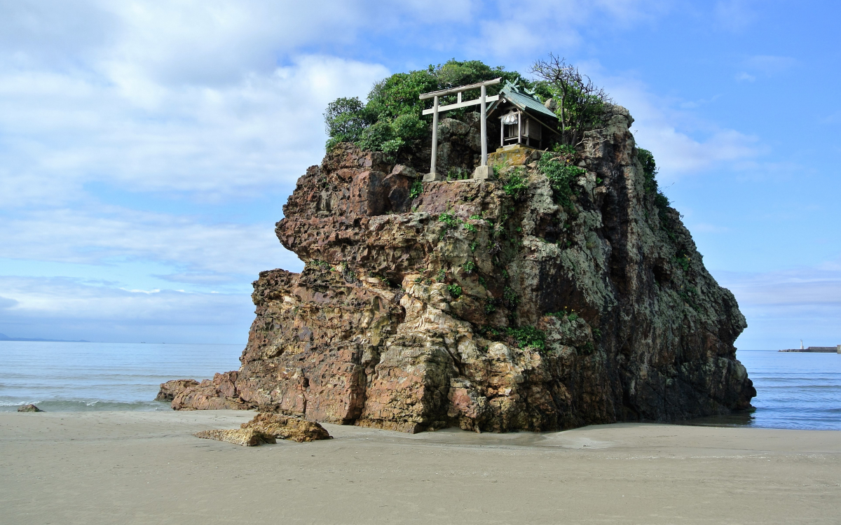 全国の神様が上陸するパワースポット！島根「稲佐の浜」で神話を体感